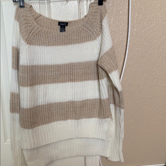Sweater knitted - Picture 1 of 3